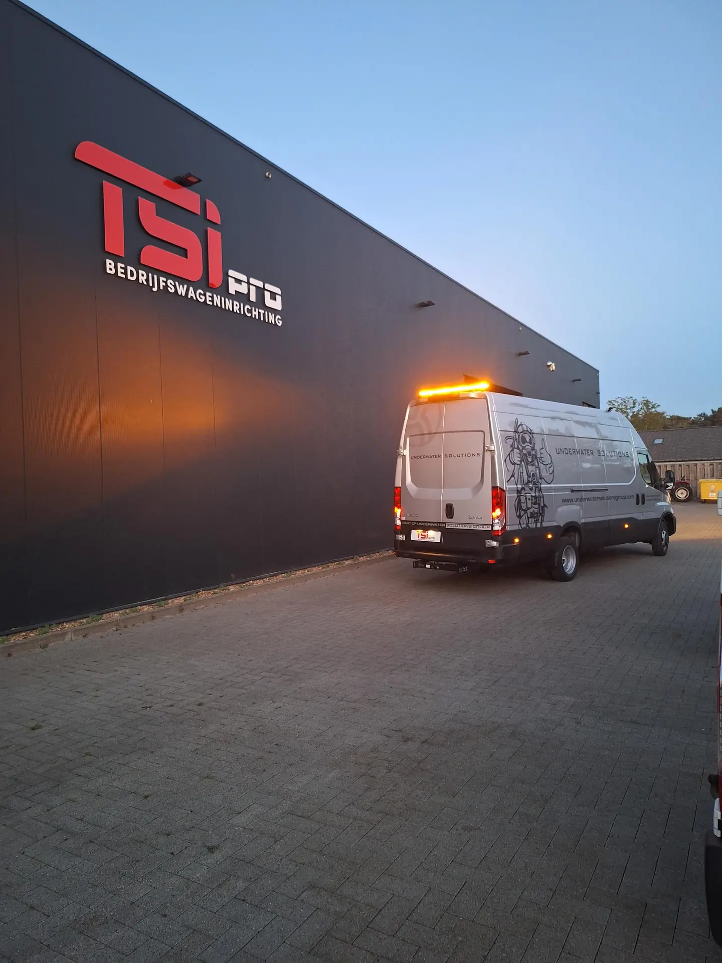 TSIpro bedrijfswageninrichting en dakdragers