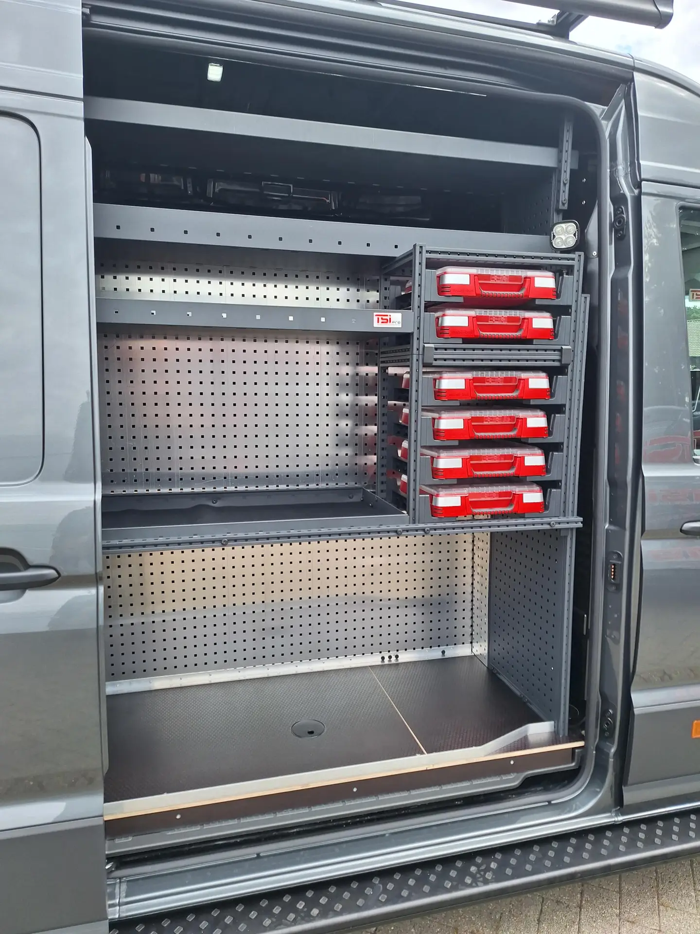 TSIpro bedrijfswageninrichting en dakdragers